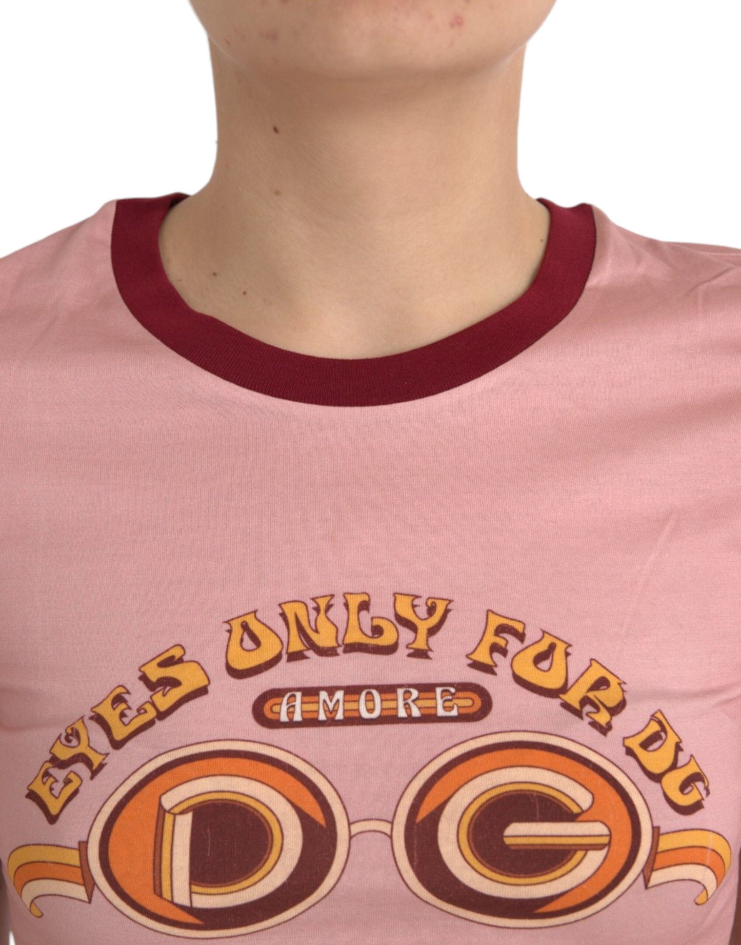Camiseta de algodón rosa de manga corta y cuello redondo