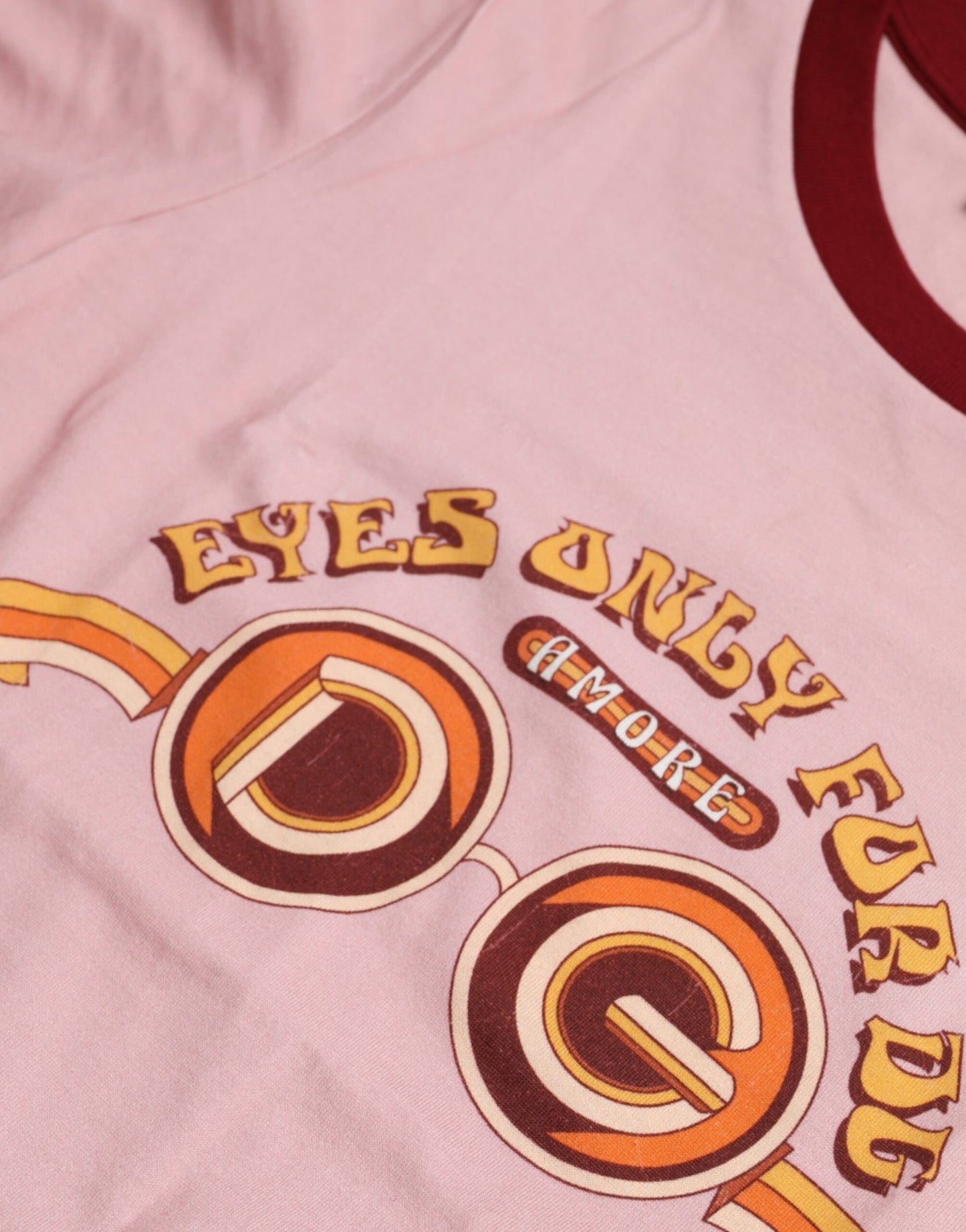 Camiseta de algodón rosa de manga corta y cuello redondo