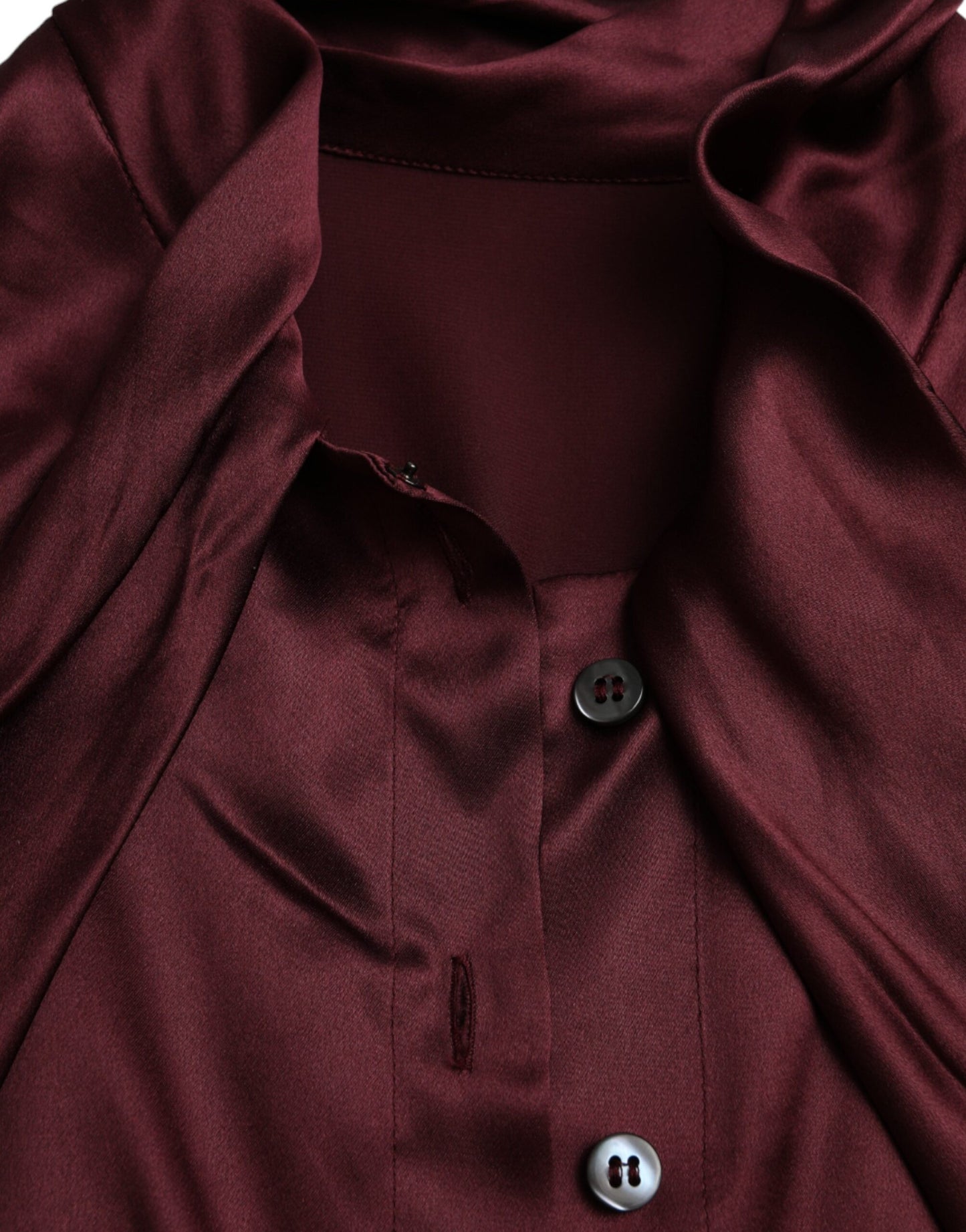 Blusa de manga larga con cuello Ascot color granate