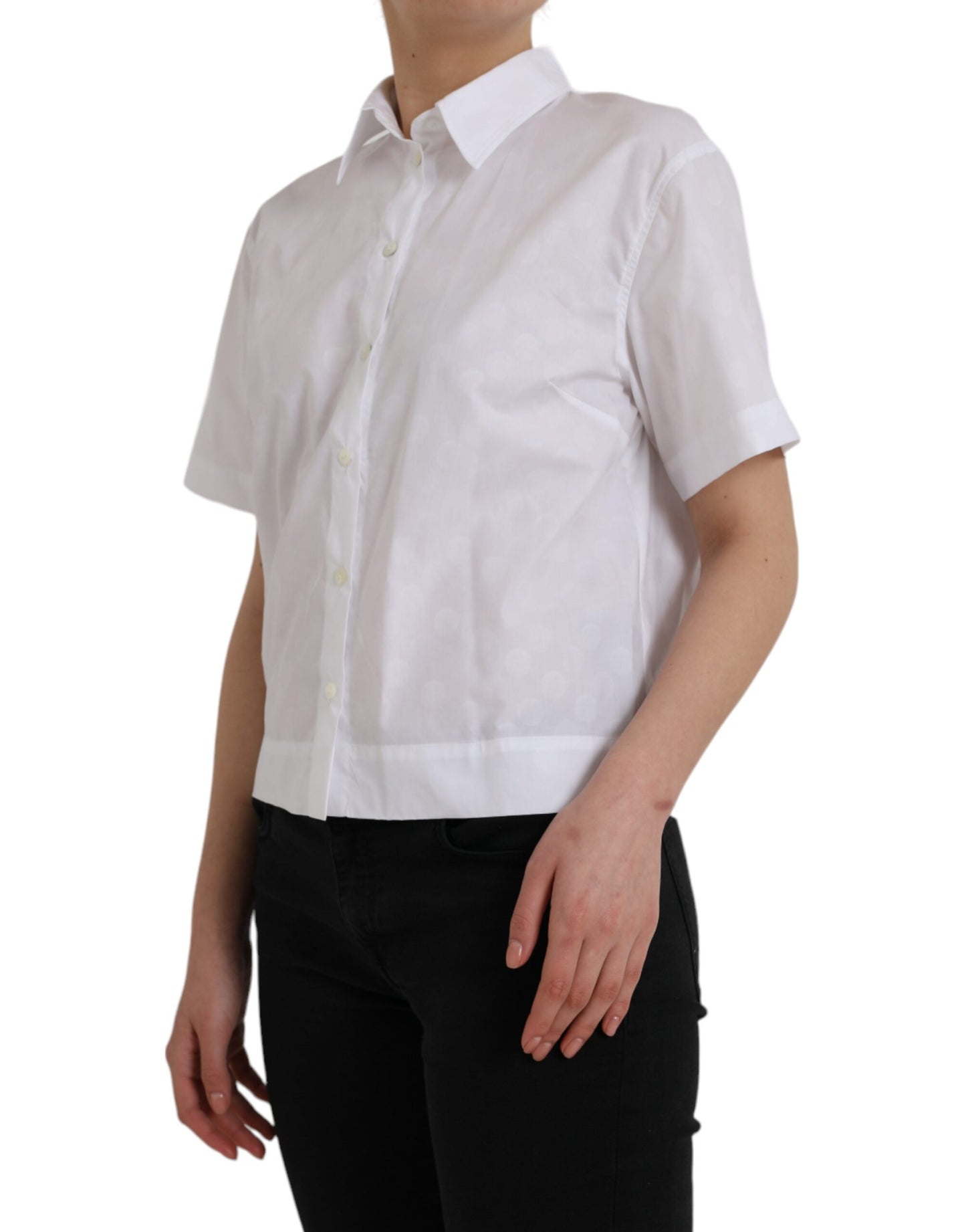 Camisa polo de manga corta con cuello blanco