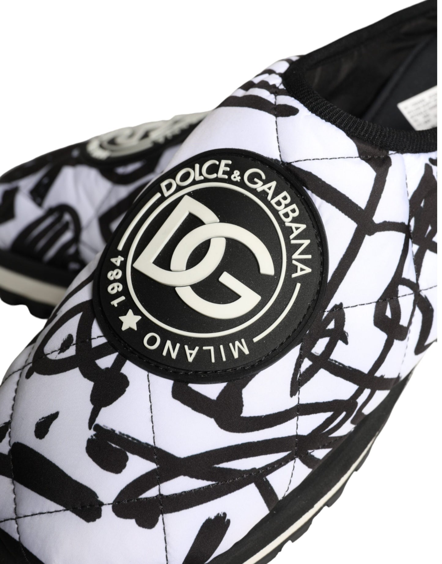 Sandales à logo matelassé noir et blanc