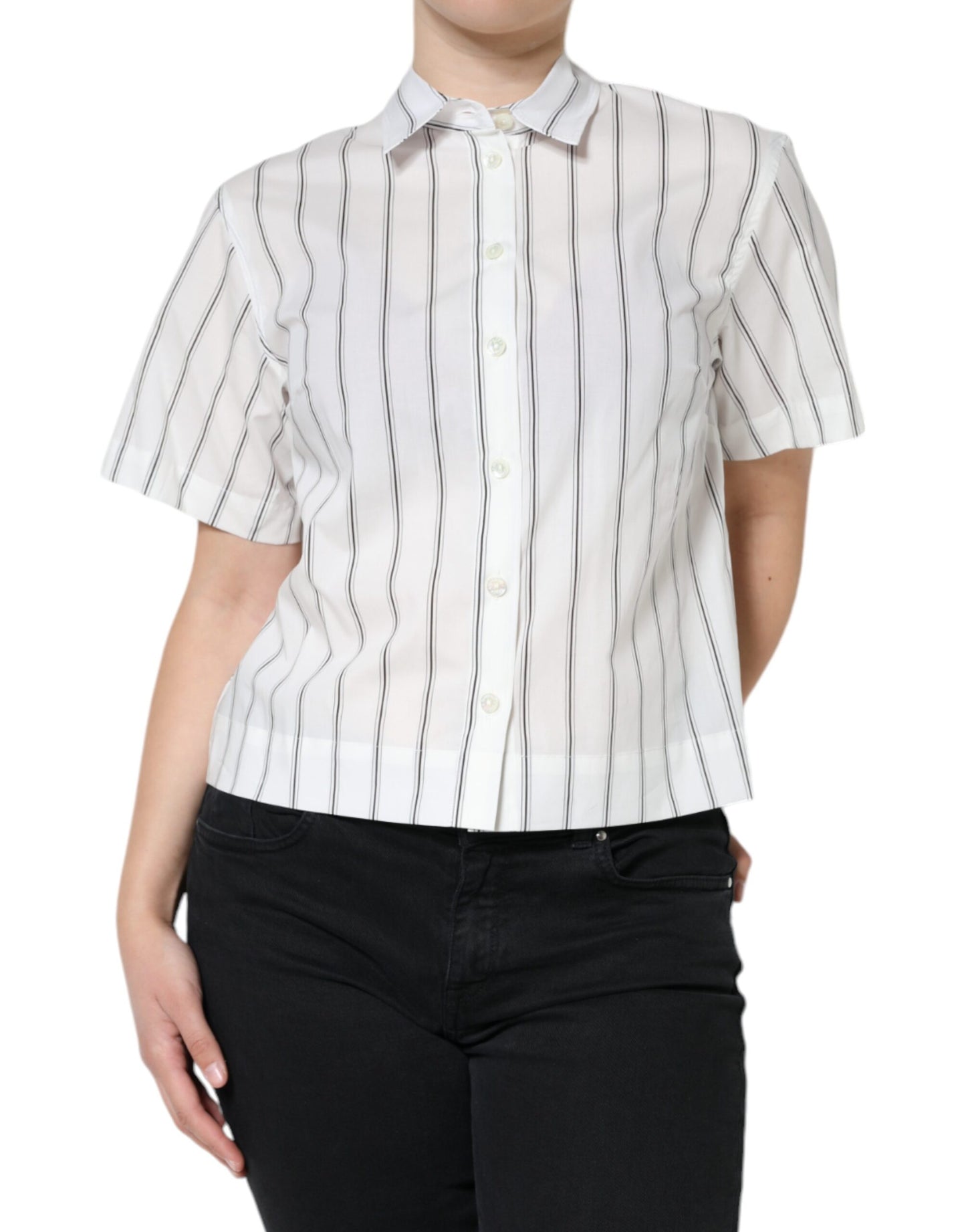 Polo de manga corta con cuello y rayas blancas