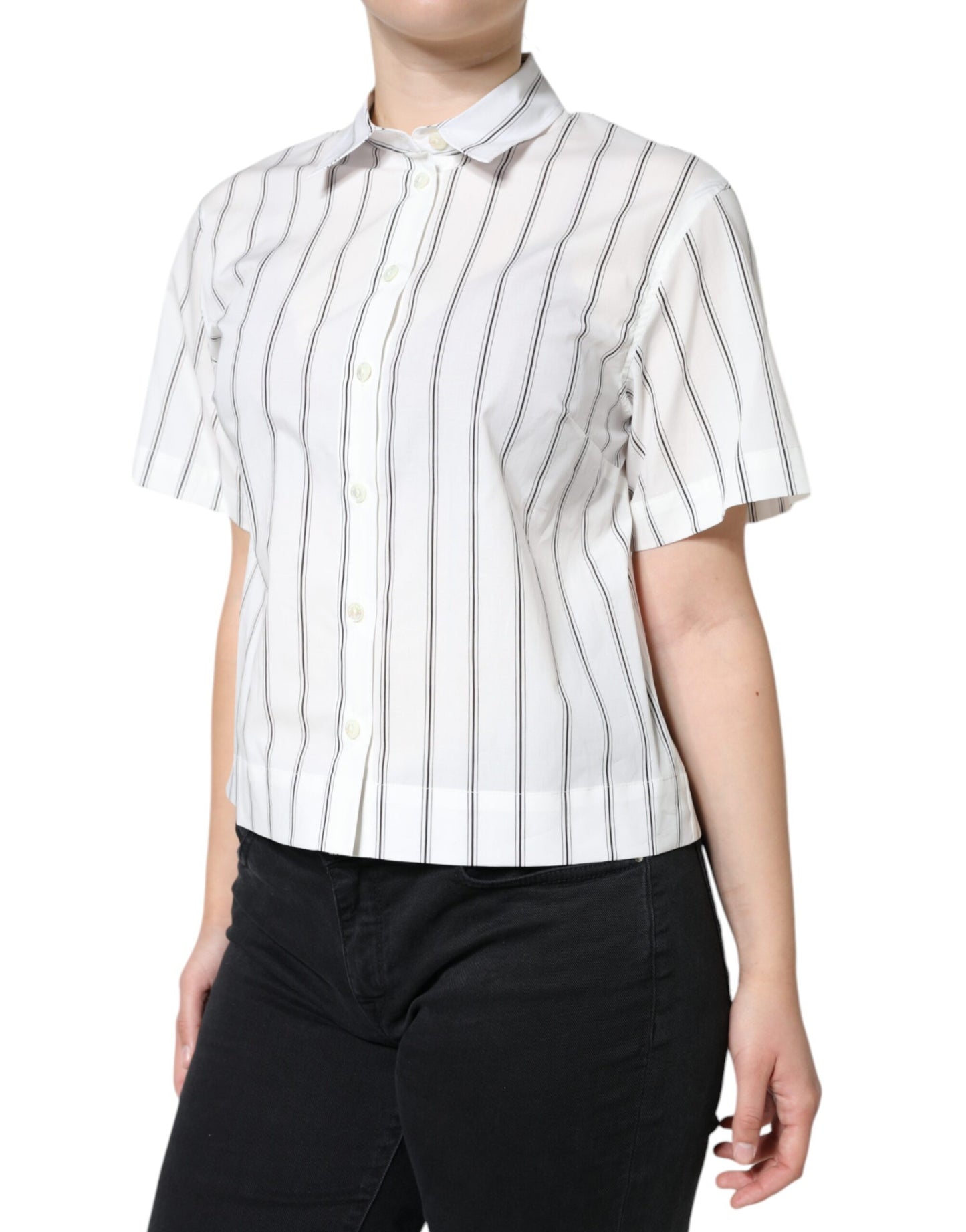 Polo de manga corta con cuello y rayas blancas