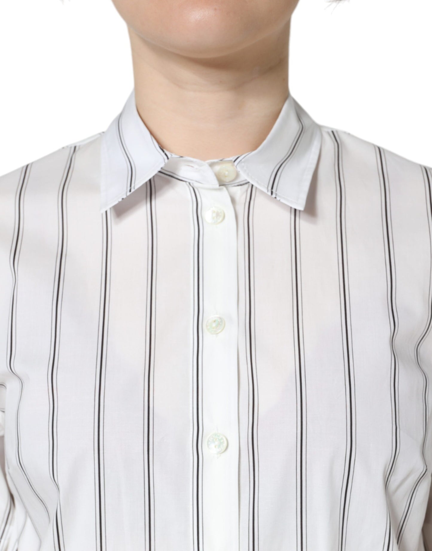 Polo de manga corta con cuello y rayas blancas