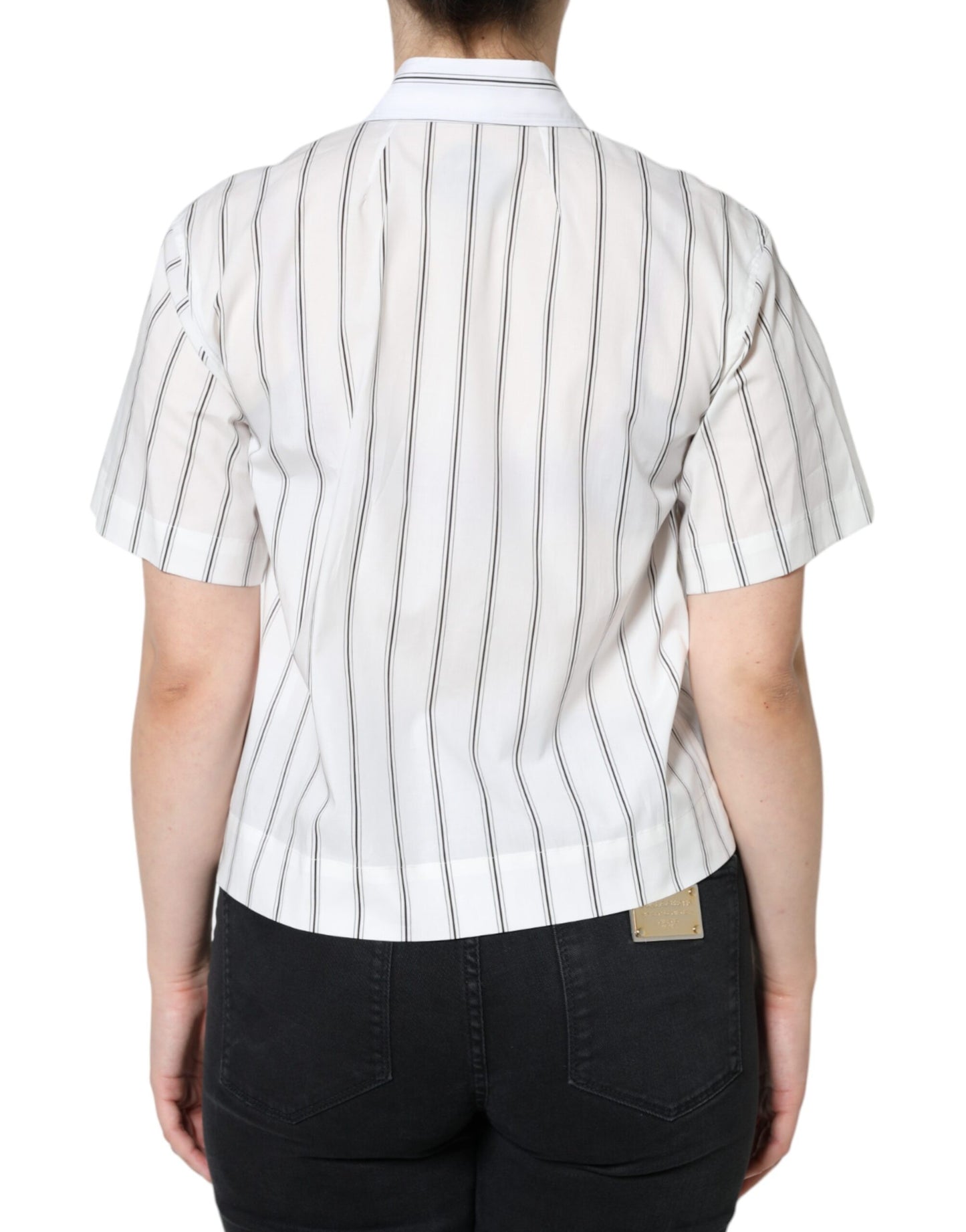 Polo de manga corta con cuello y rayas blancas