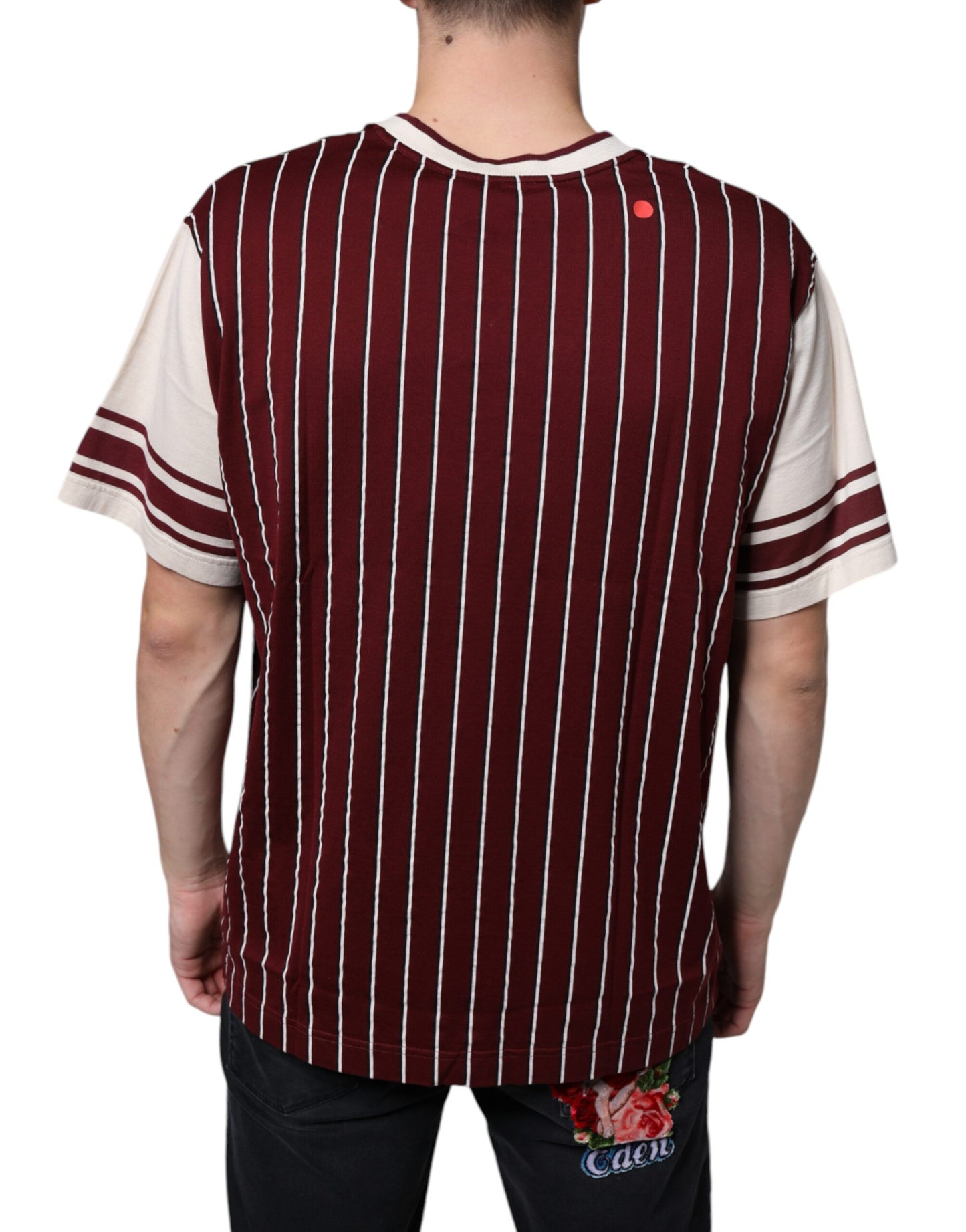 T-shirt col V en coton à rayures marron avec logo