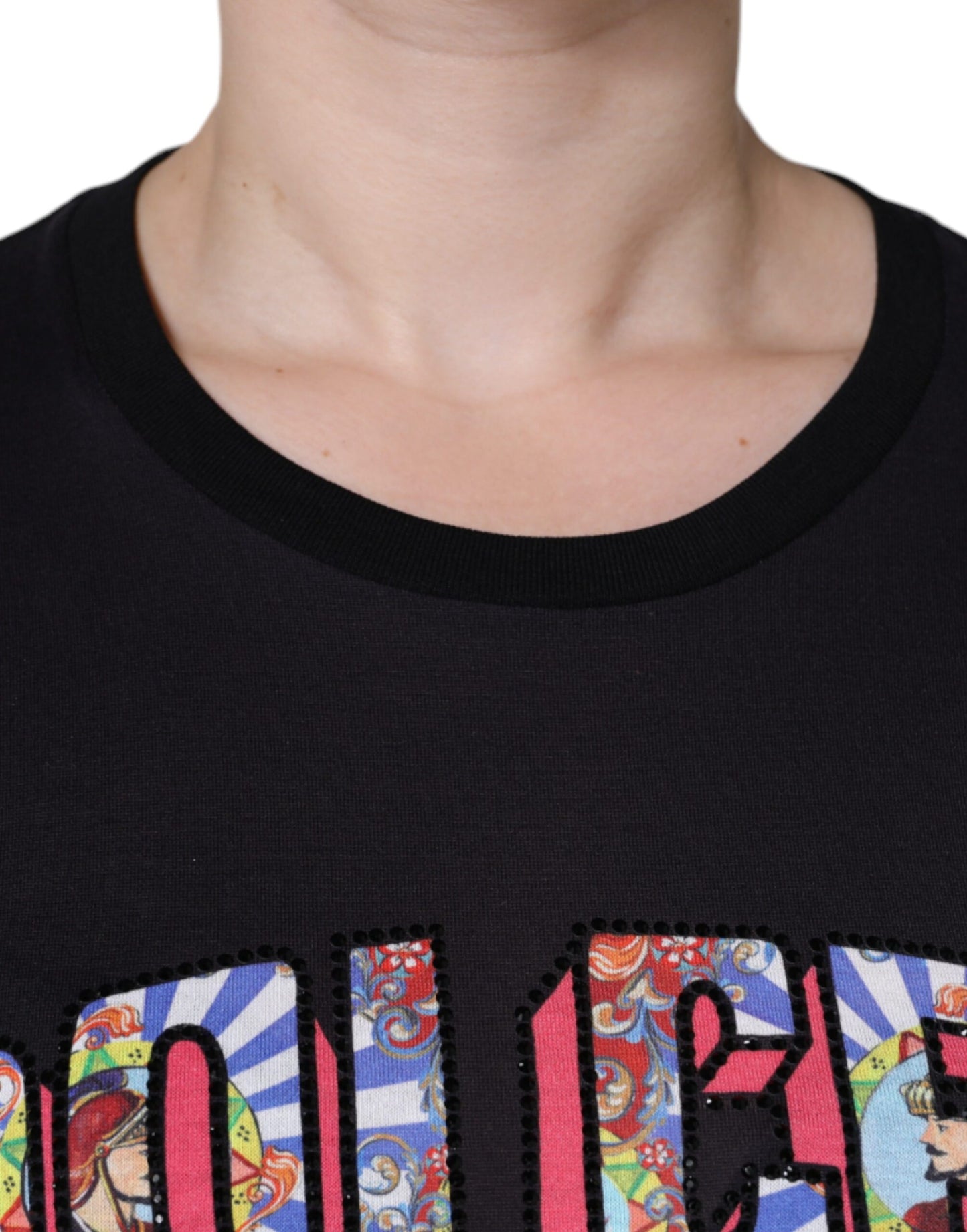 Camiseta de algodón negra con cuello redondo y estampado de logotipo