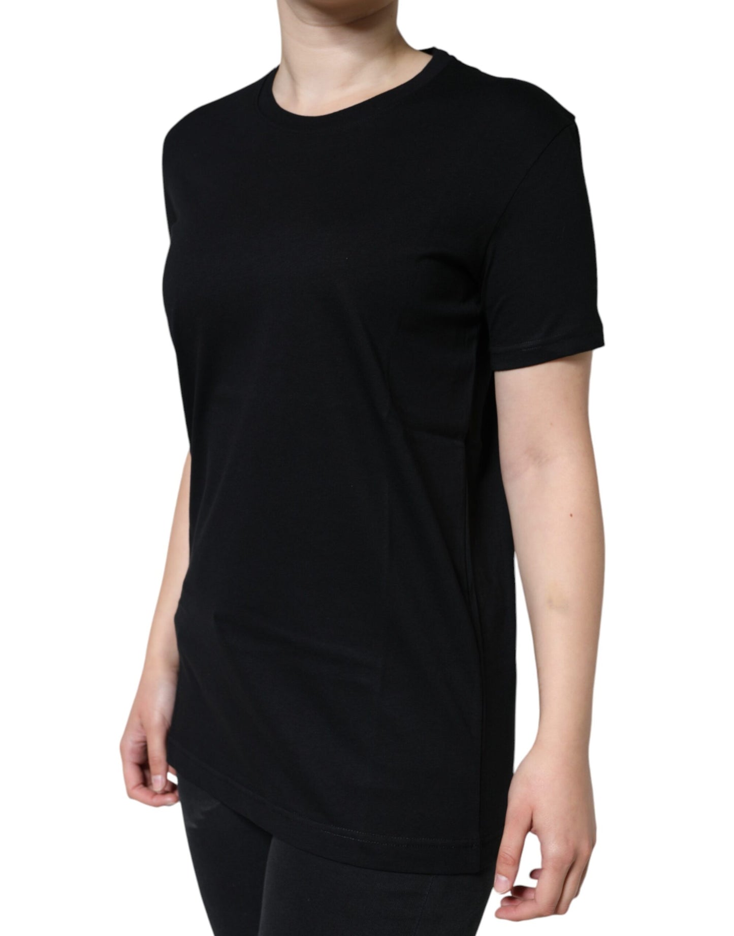 Camiseta negra de algodón con cuello redondo y manga corta