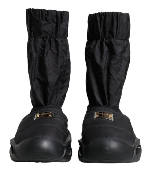 Baskets noires à enfiler avec chaussettes ondulées