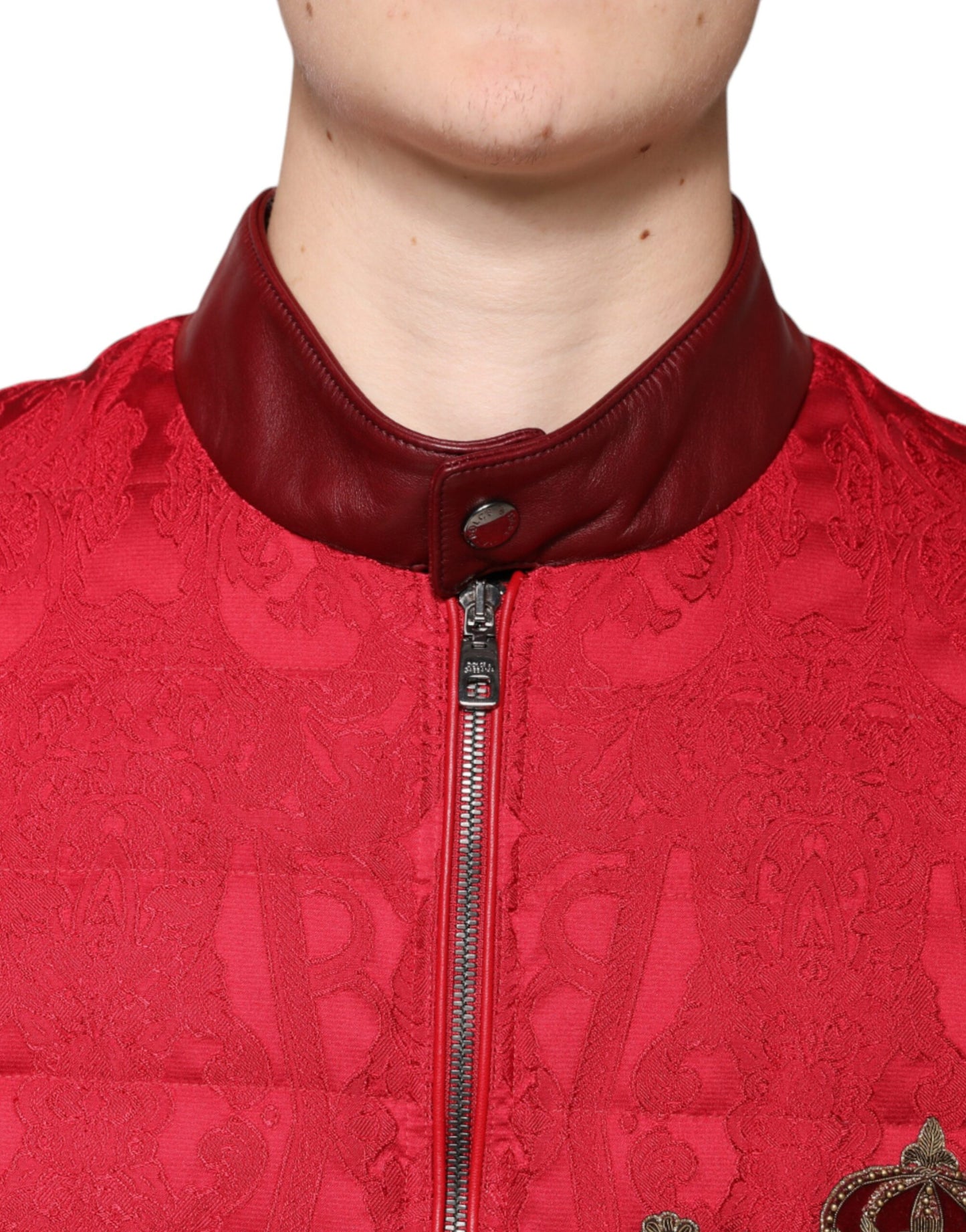 Veste bomber matelassée rouge avec logo couronne dorée
