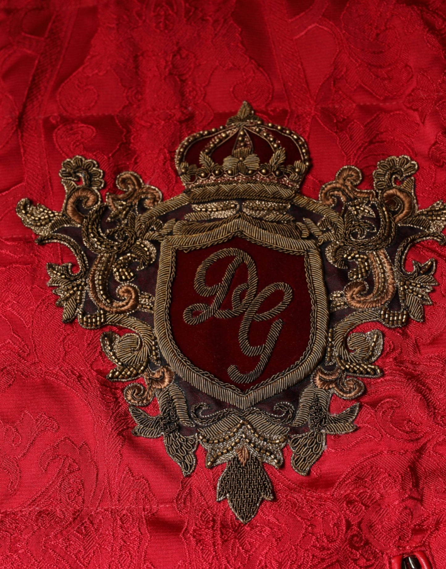 Veste bomber matelassée rouge avec logo couronne dorée