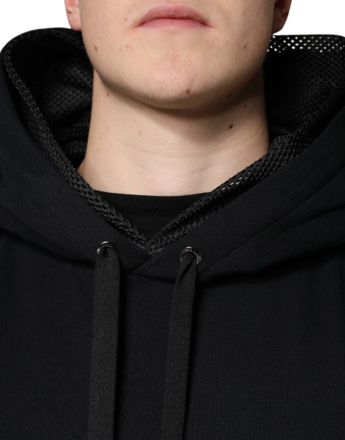 Sudadera con capucha negra para hombre