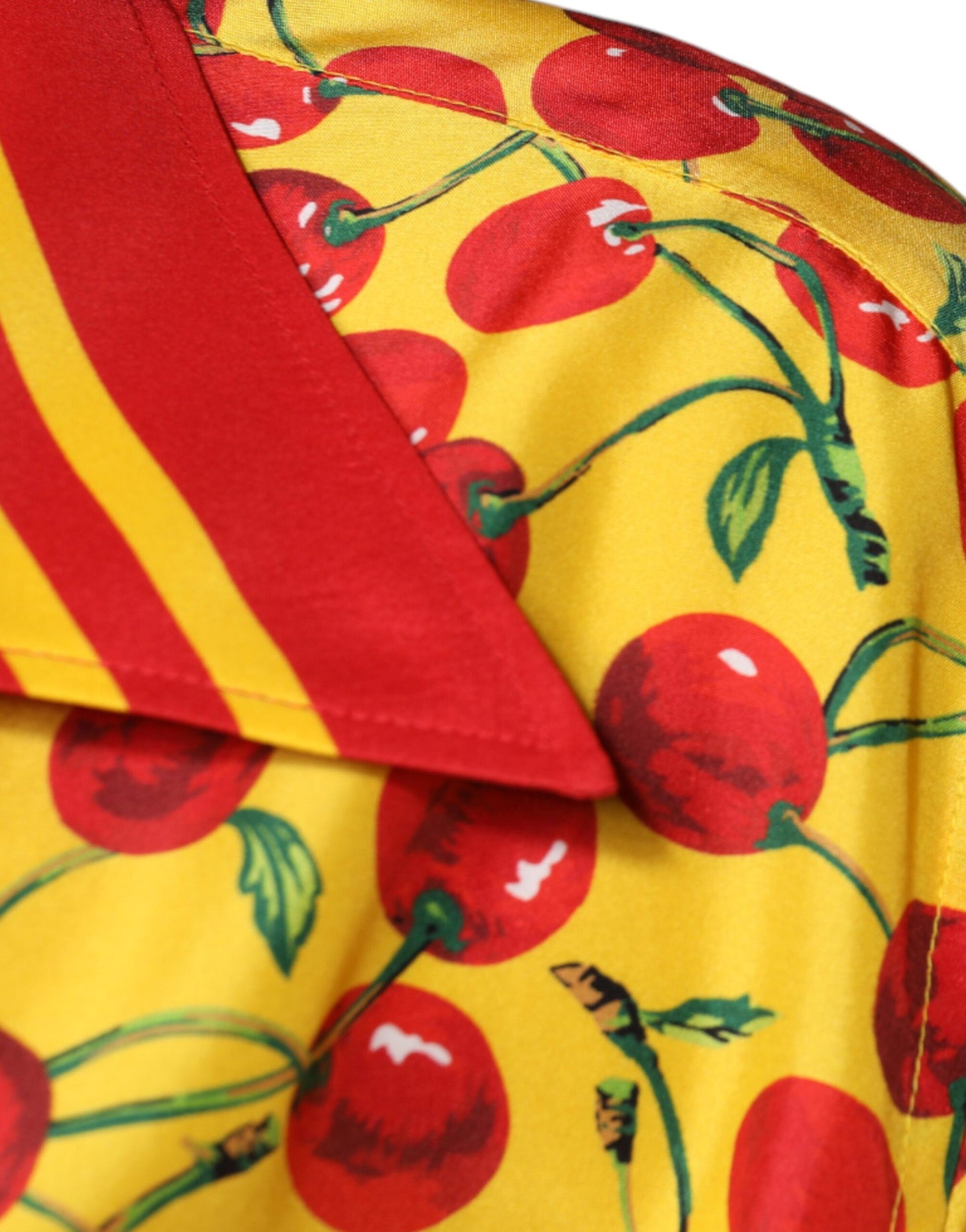 Chemise décontractée en soie boutonnée jaune cerise