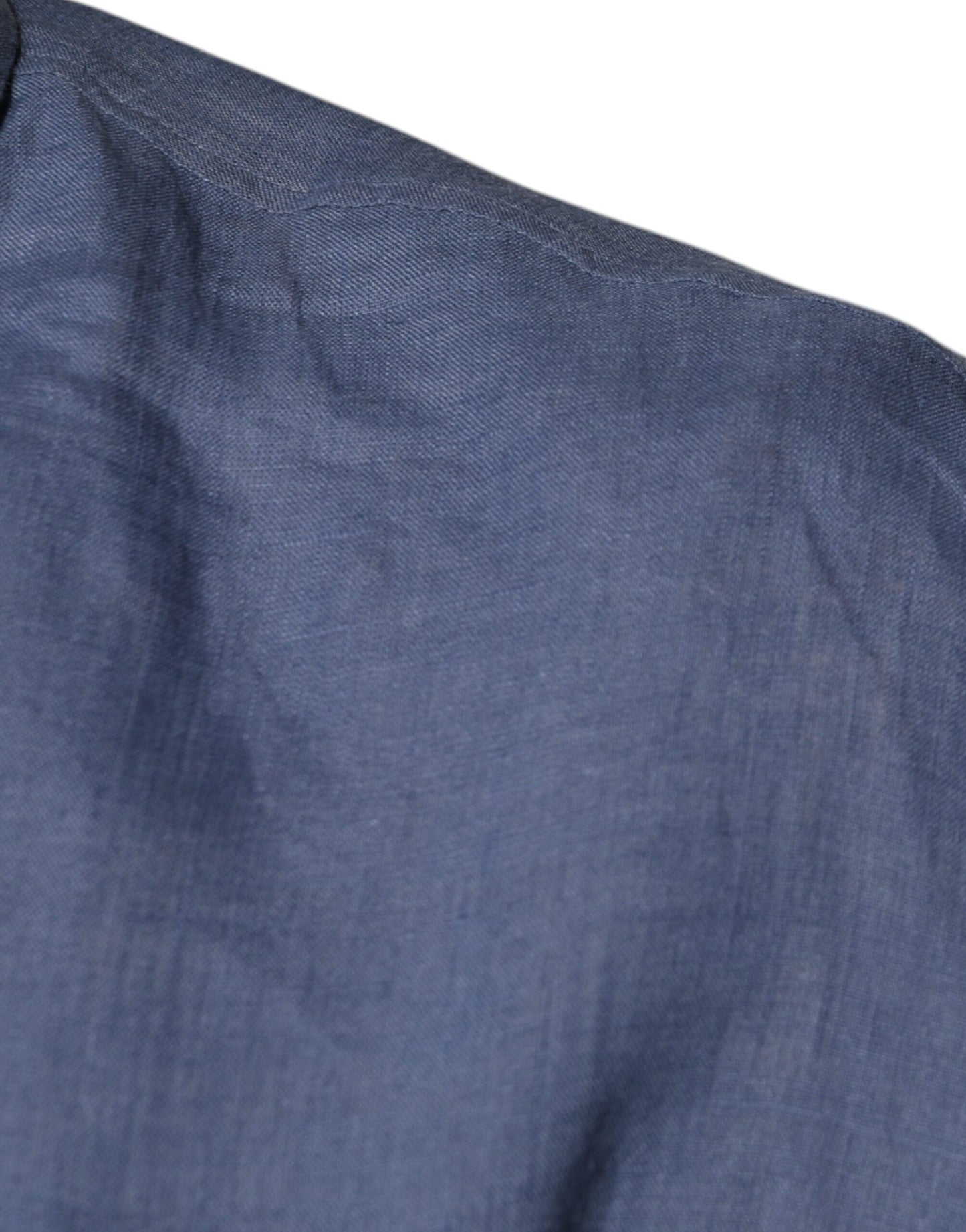 Camisa informal de manga larga con botones y logotipo azul