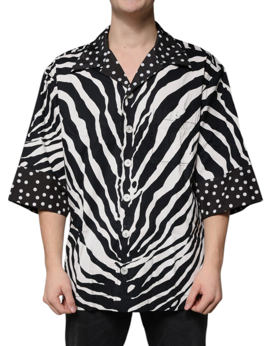 Camisa oversize con botones de cebra en blanco y negro