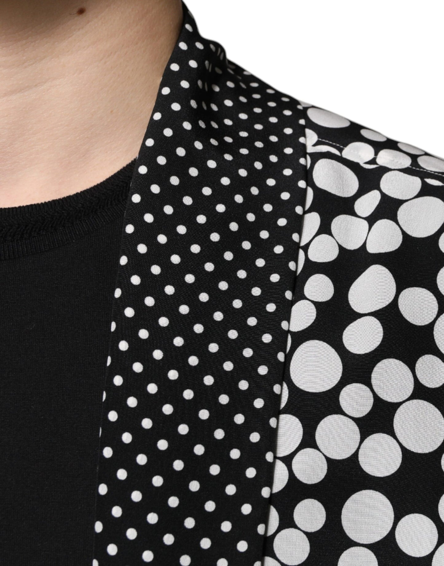 Chemise décontractée en soie à pois noirs et blancs pour homme
