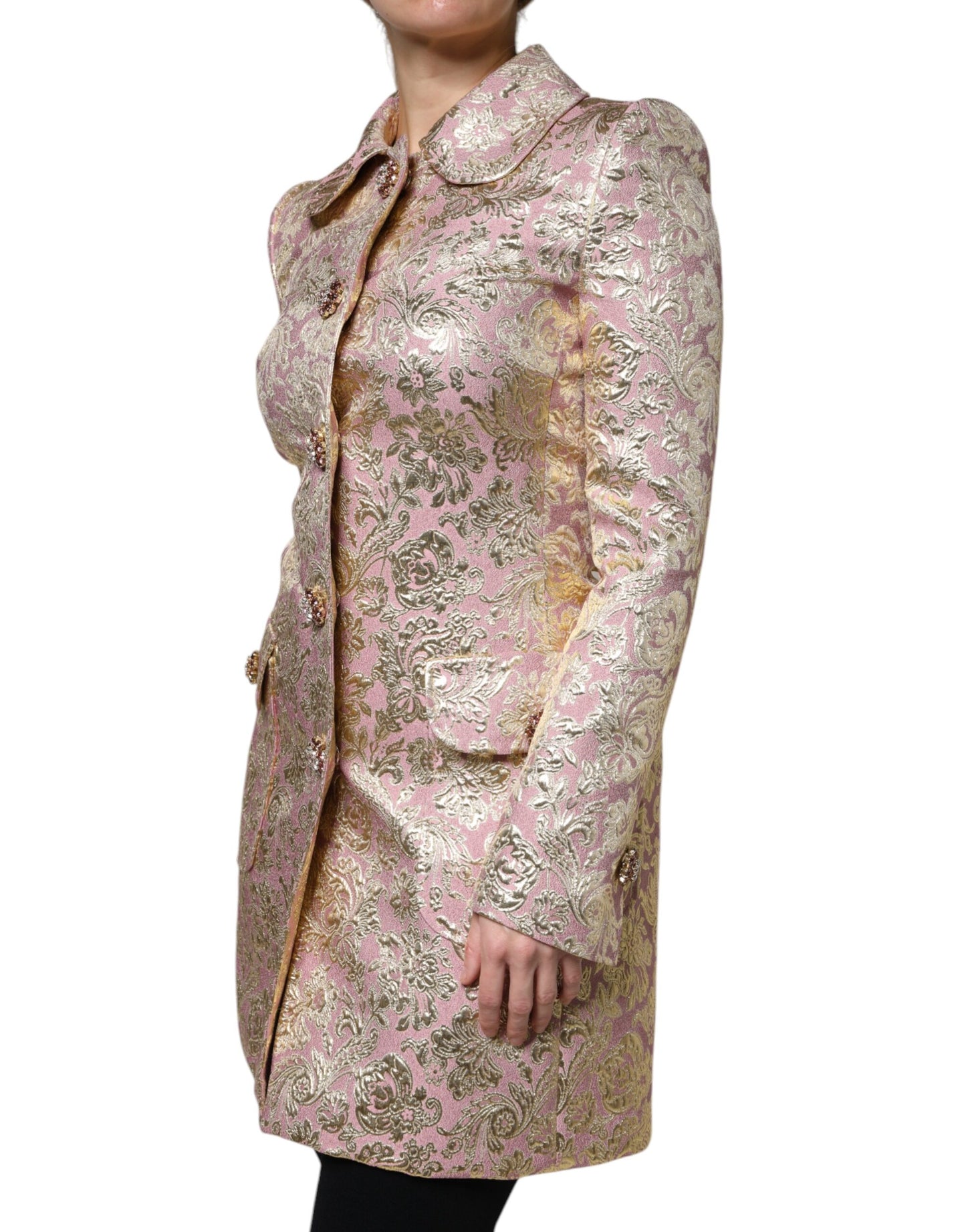 Veste manteau à boutons bijoux en jacquard rose métallisé doré