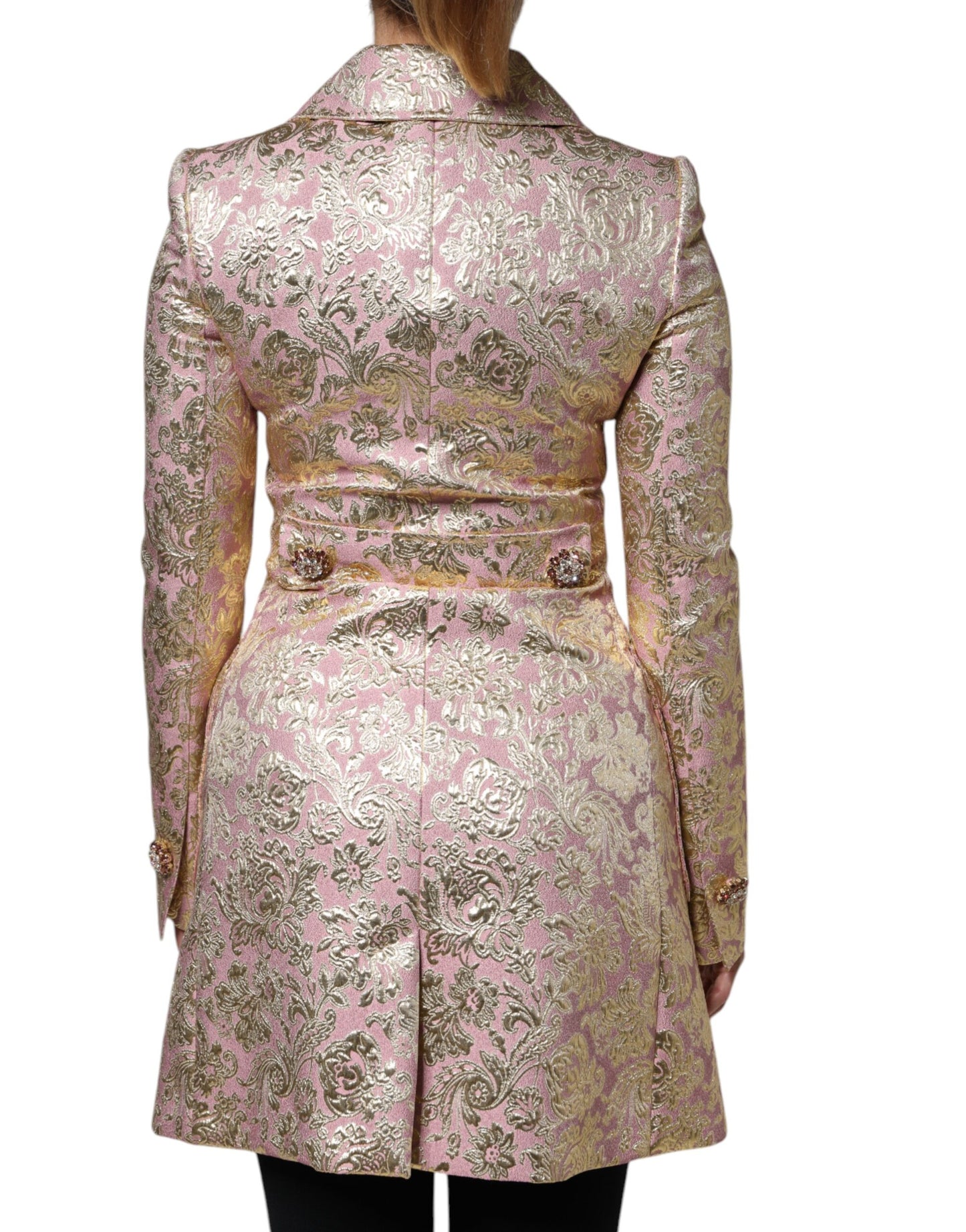 Veste manteau à boutons bijoux en jacquard rose métallisé doré