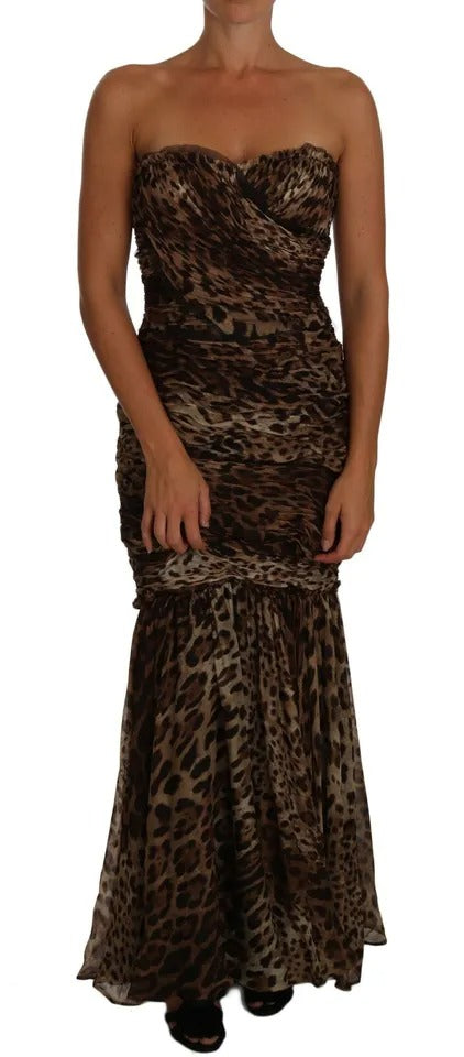 Vestido largo estilo sirena fruncido en gasa de seda con estampado de leopardo marrón
