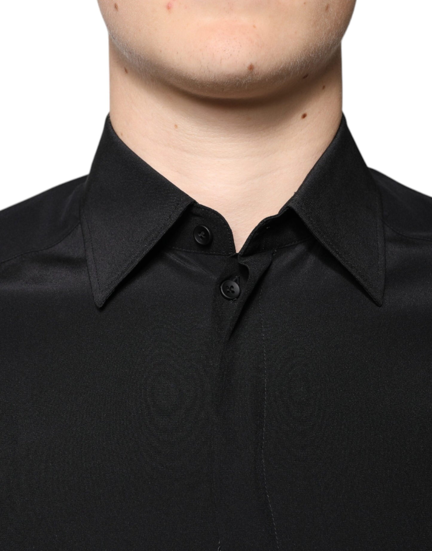 Chemise en soie noire à manches longues dorée