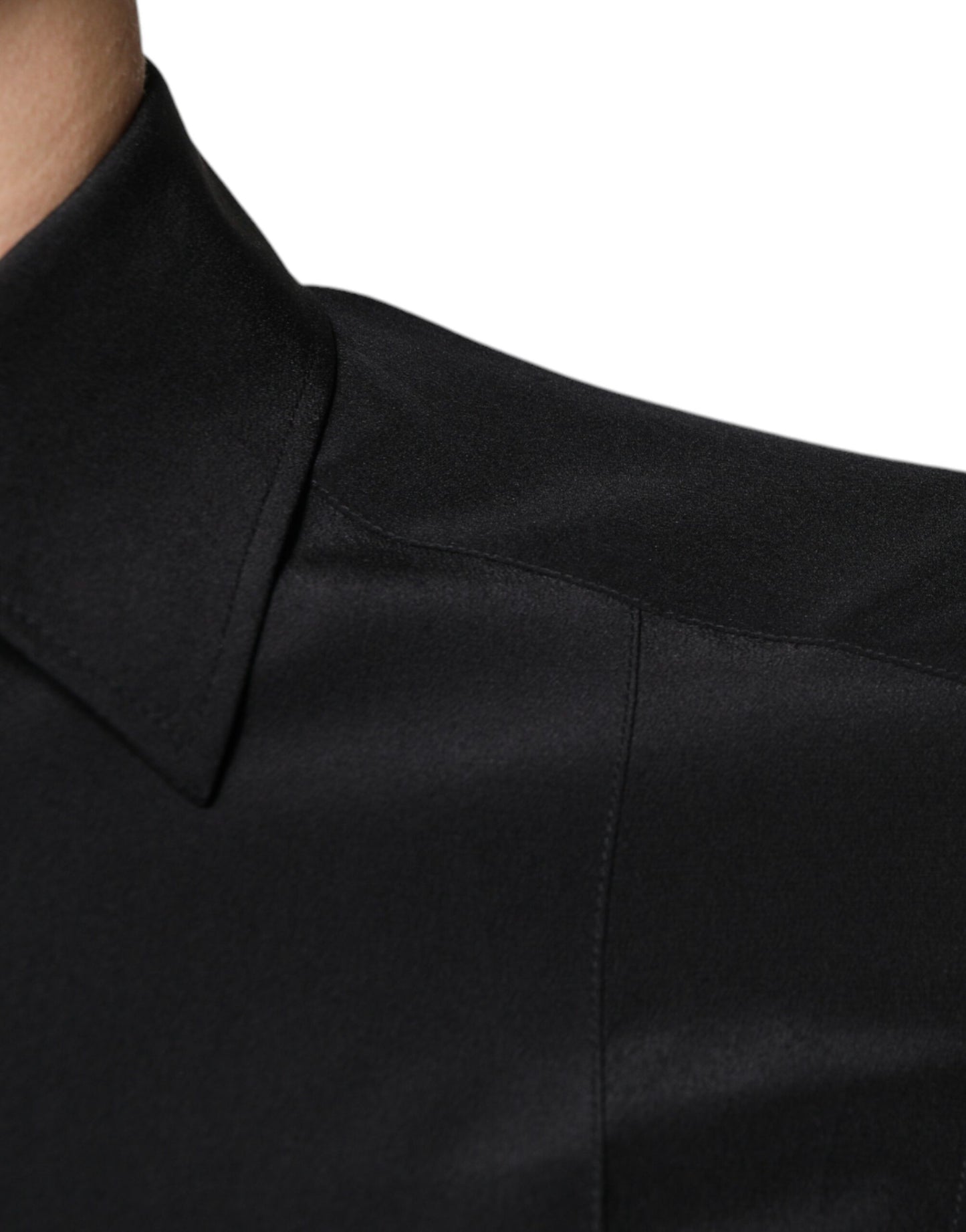 Chemise en soie noire à manches longues dorée