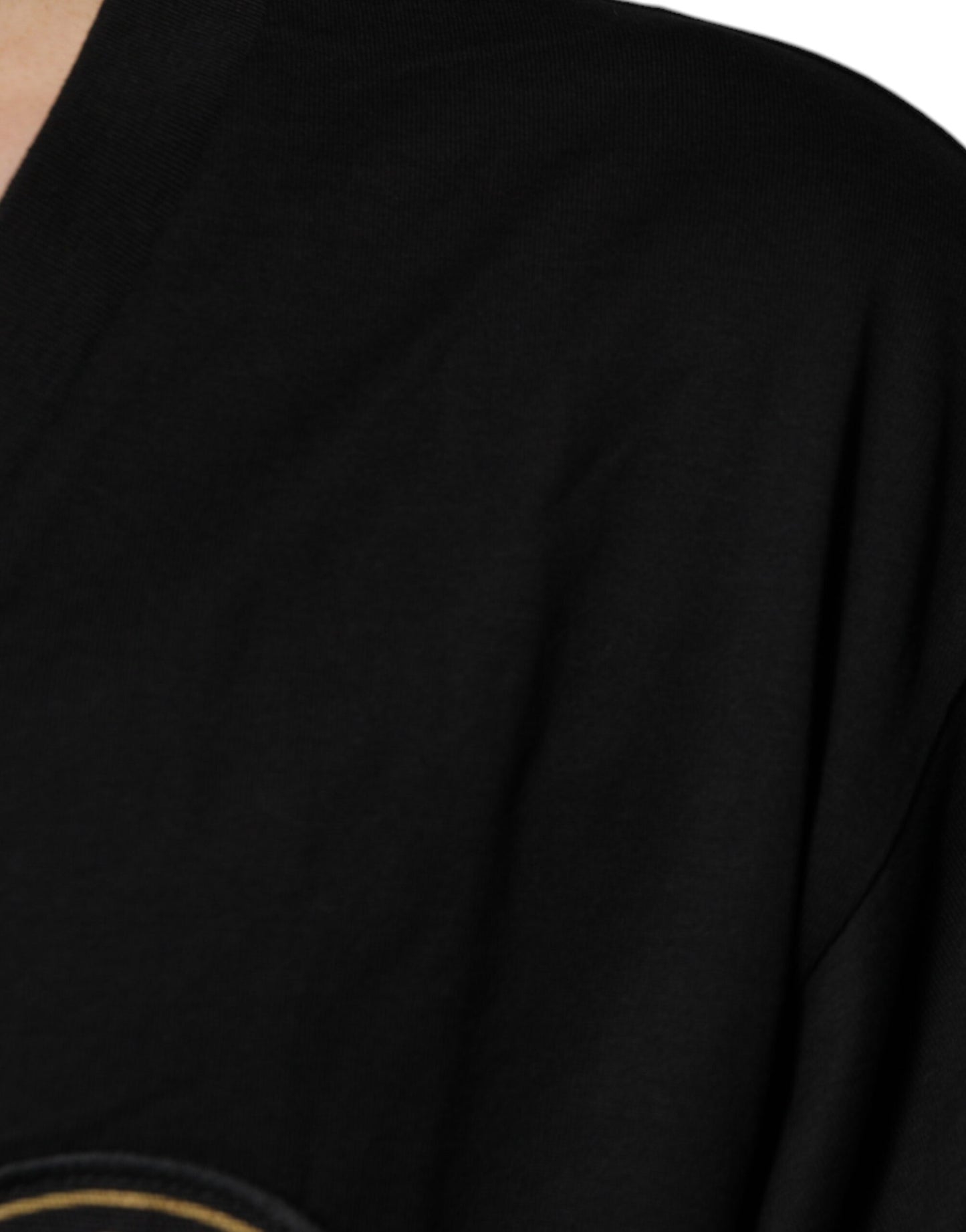 T-shirt à manches courtes et col en V en coton noir avec logo