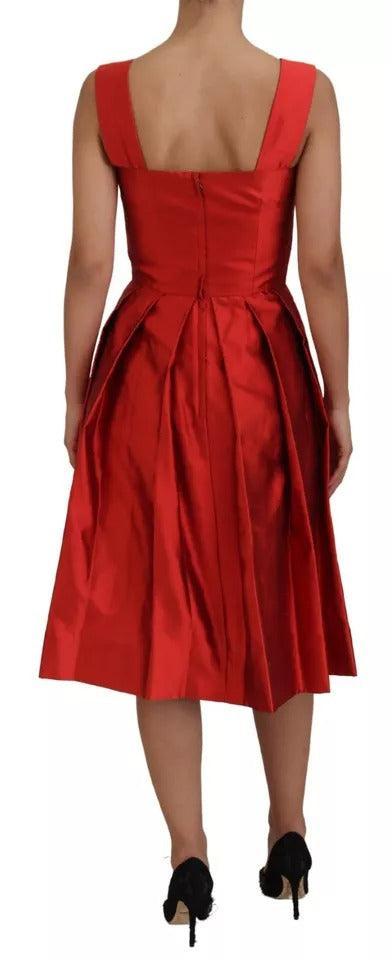 Vestido midi plisado de satén de seda rojo con corte en A