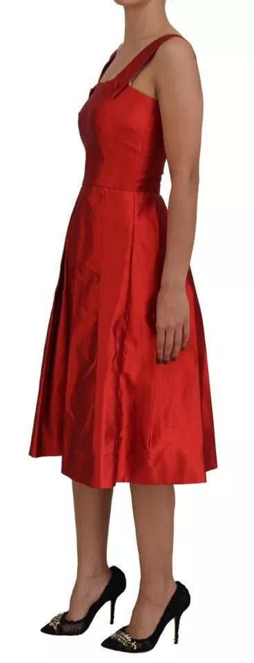 Vestido midi plisado de satén de seda rojo con corte en A