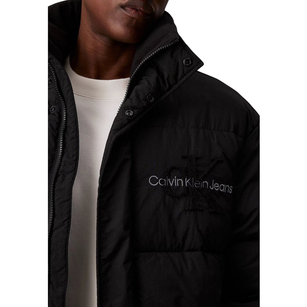 Chaquetas y abrigos de poliamida reciclada negra