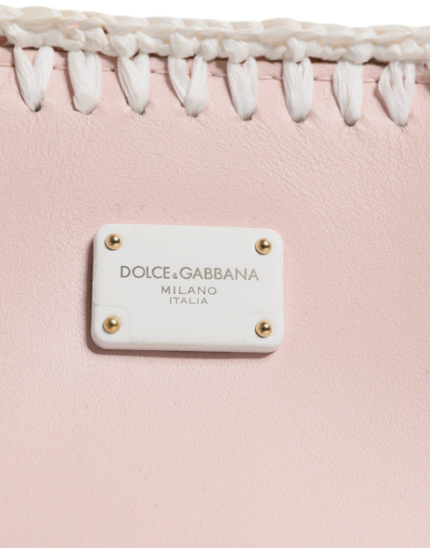 Sac bandoulière en cuir souple rose clair avec plaque logo