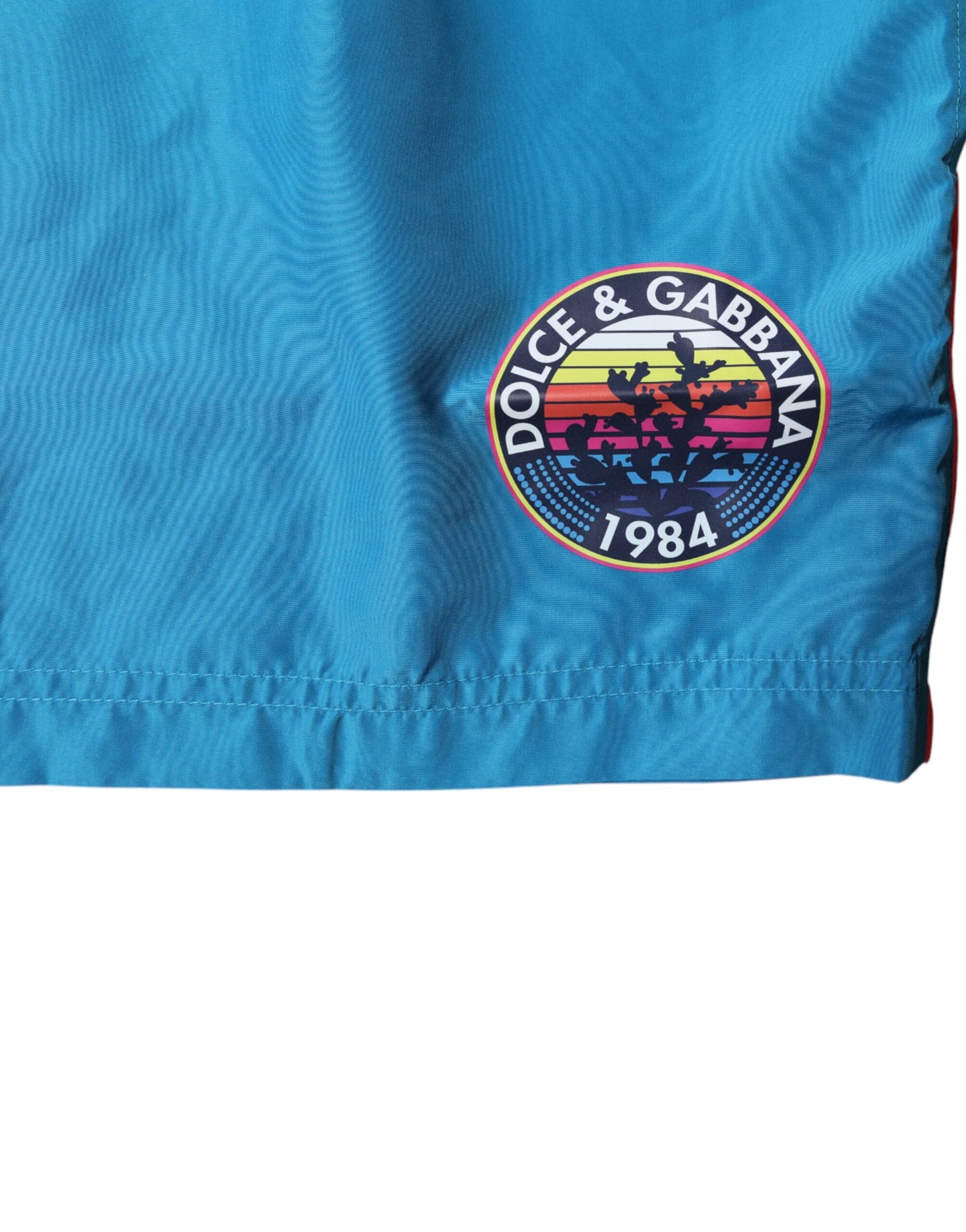 Traje de baño de dos piezas con shorts y logo turquesa