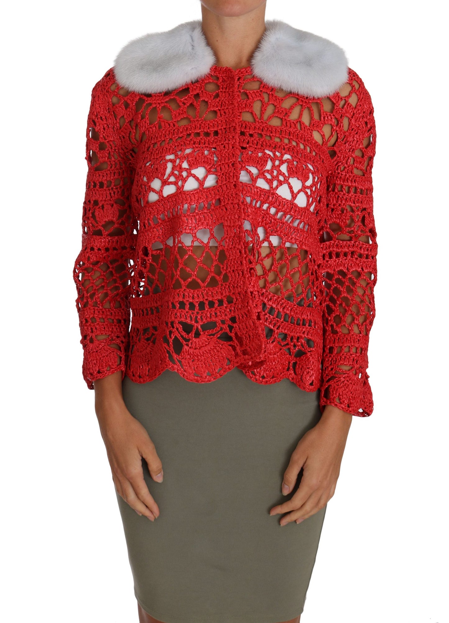 Suéter de rafia tejido a crochet con cárdigan rojo
