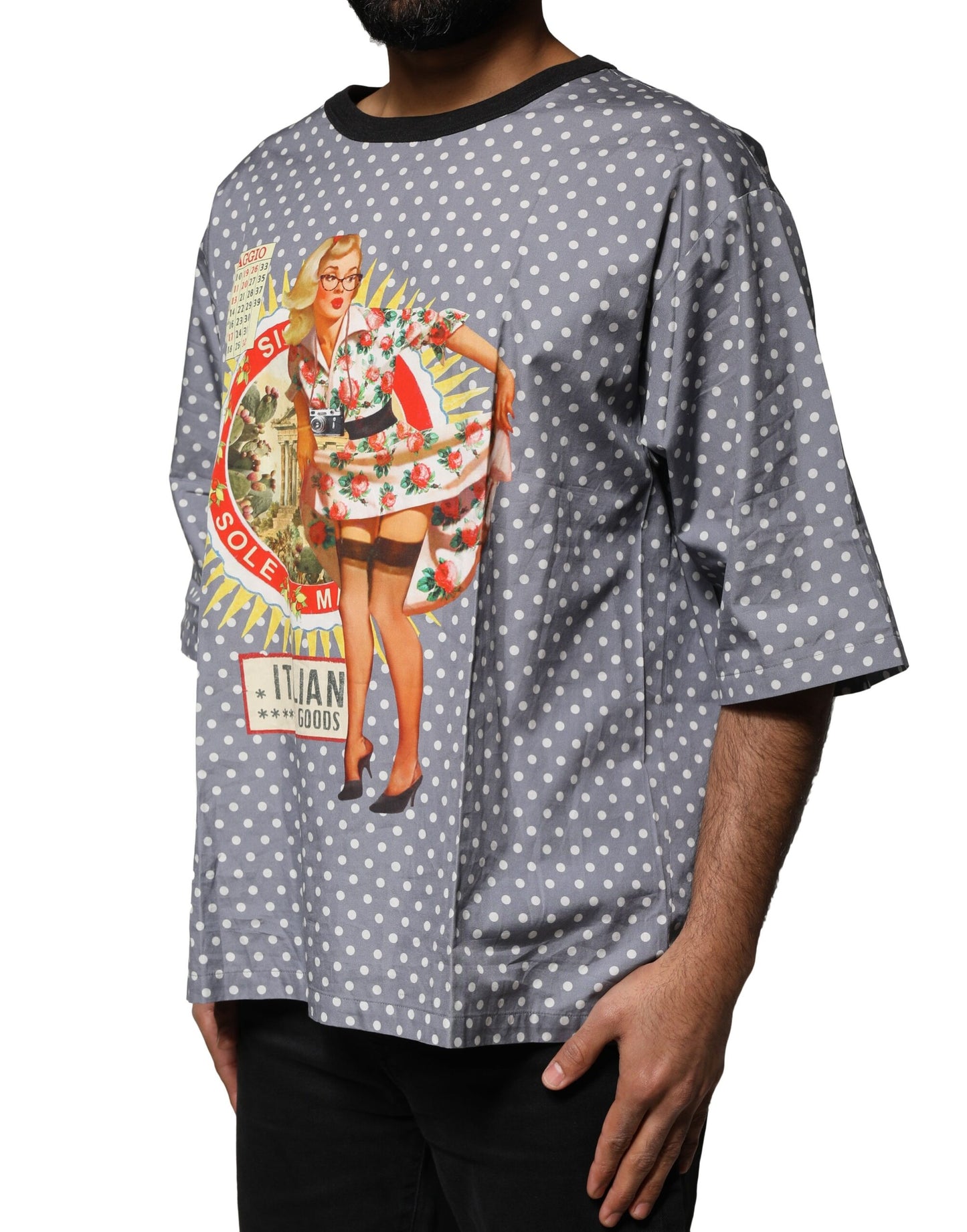 T-shirt ras du cou gris à pois et imprimé pin-up