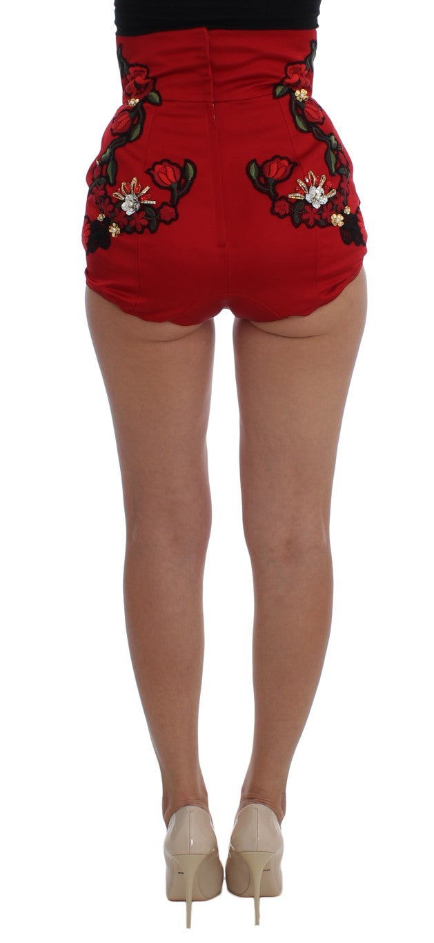 Short en soie rouge avec roses en cristal