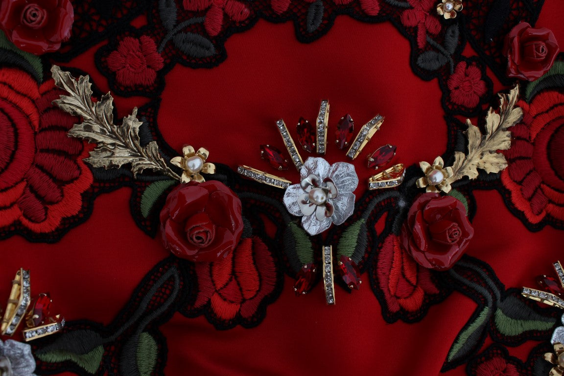 Short en soie rouge avec roses en cristal