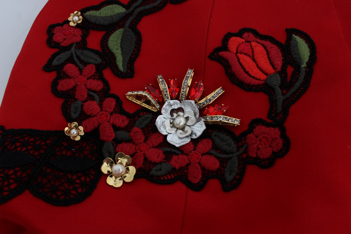 Short en soie rouge avec roses en cristal