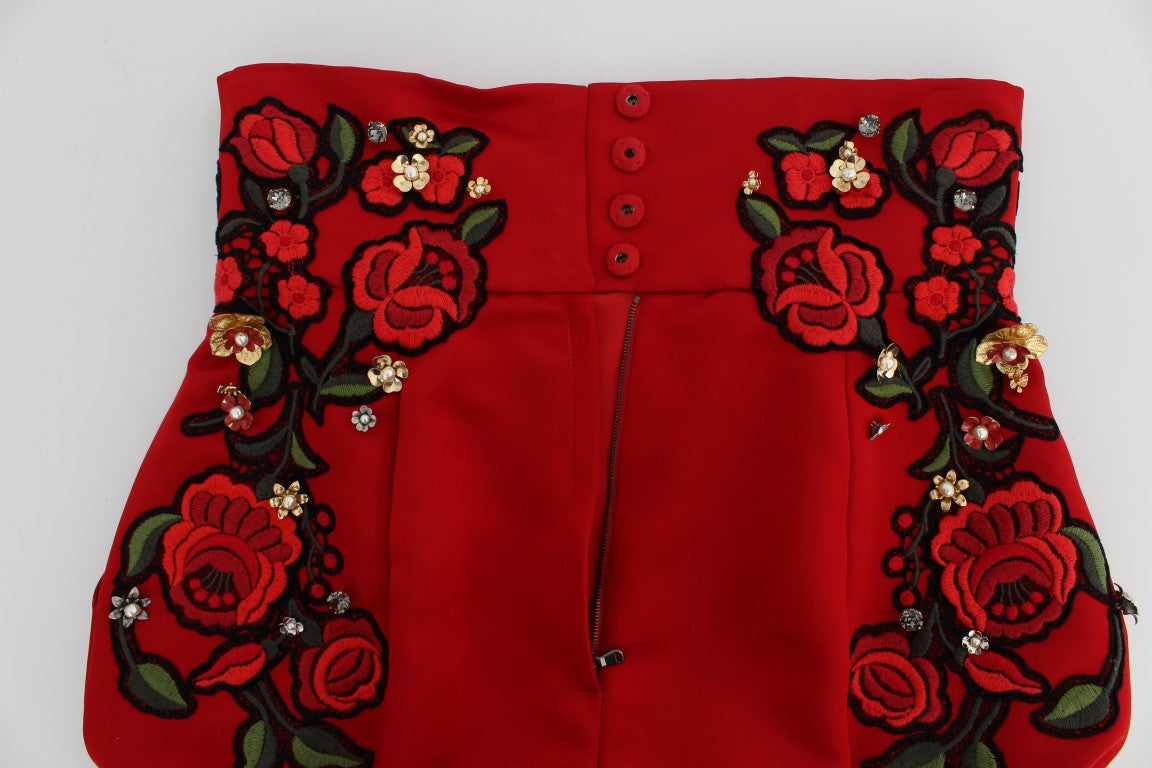 Pantalones cortos de seda roja con rosas de cristal