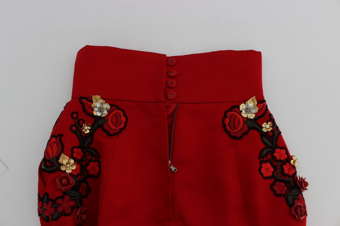 Pantalones cortos de seda roja con rosas de cristal