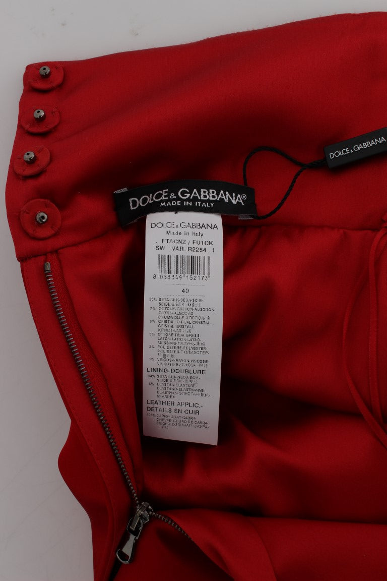 Pantalones cortos de seda roja con rosas de cristal