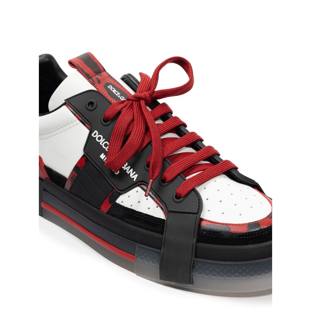 Zapatillas de piel en blanco y negro