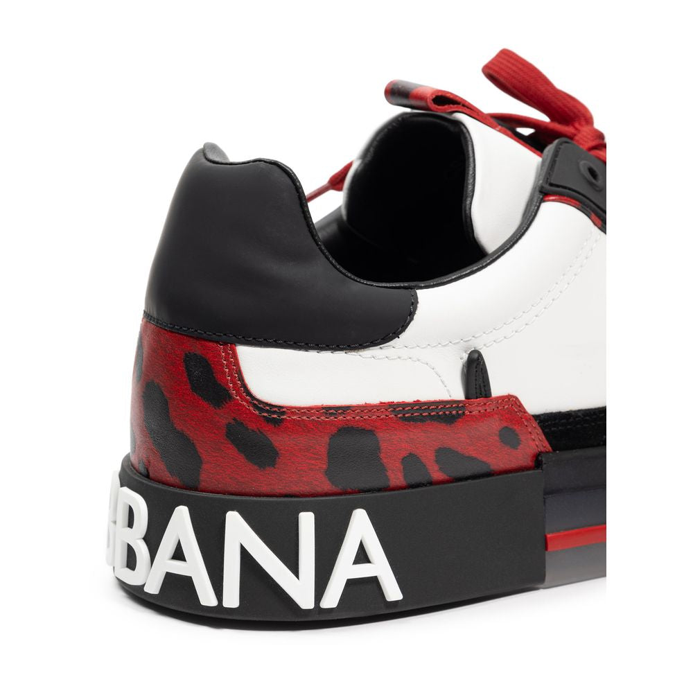 Zapatillas de piel en blanco y negro