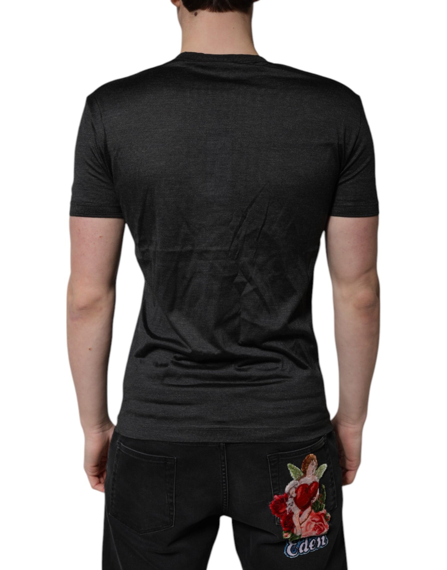 T-shirt à manches courtes et col en V en soie gris foncé