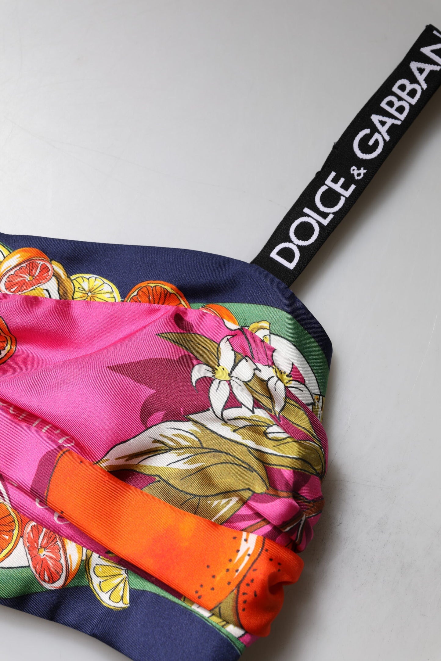 Top corto sin mangas con estampado floral multicolor