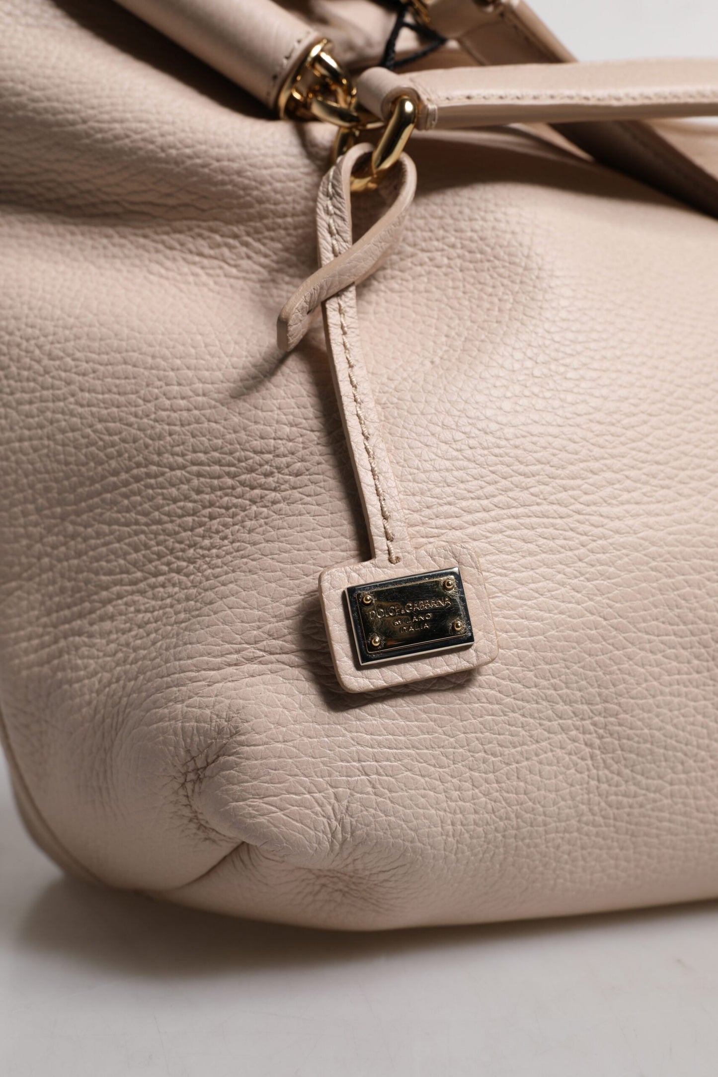Bolso tote de piel de ciervo rosa claro con placa del logotipo y asa superior