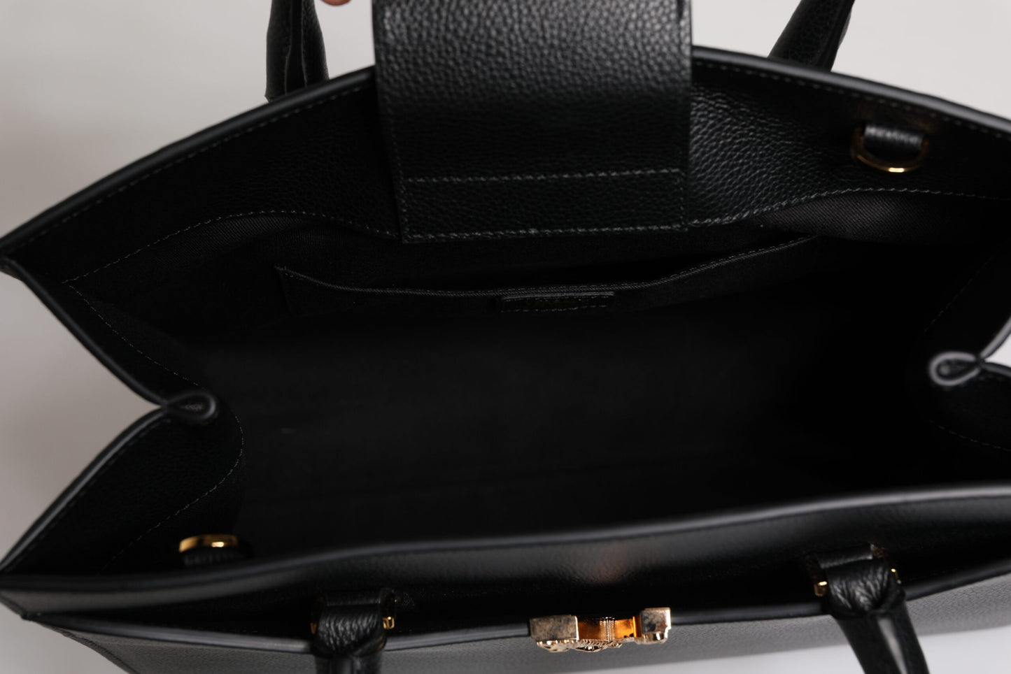 Bolso bandolera grande de piel negra con asa superior
