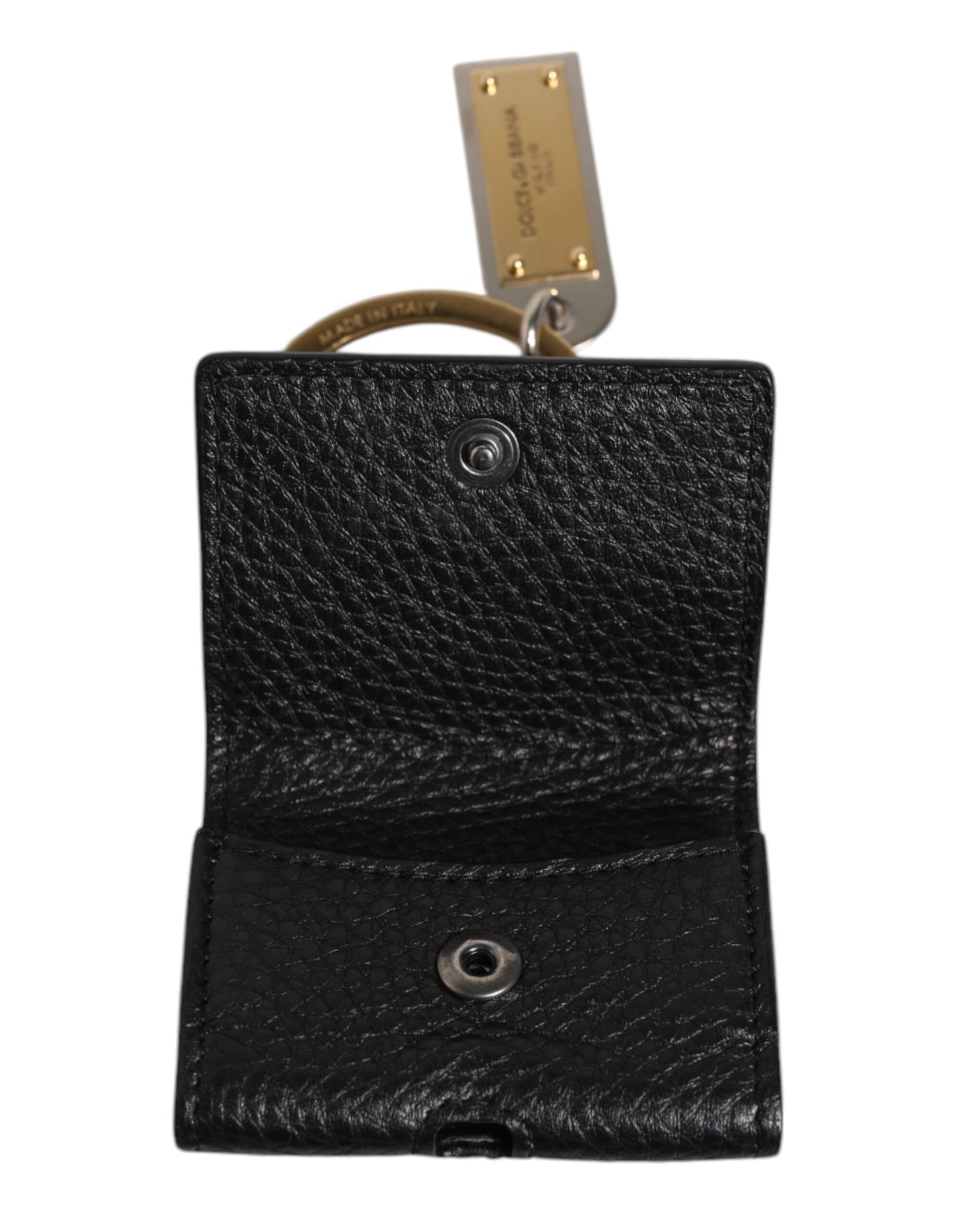 Estuche para AirPods con correa de cuero negra y placa de logotipo de metal dorado