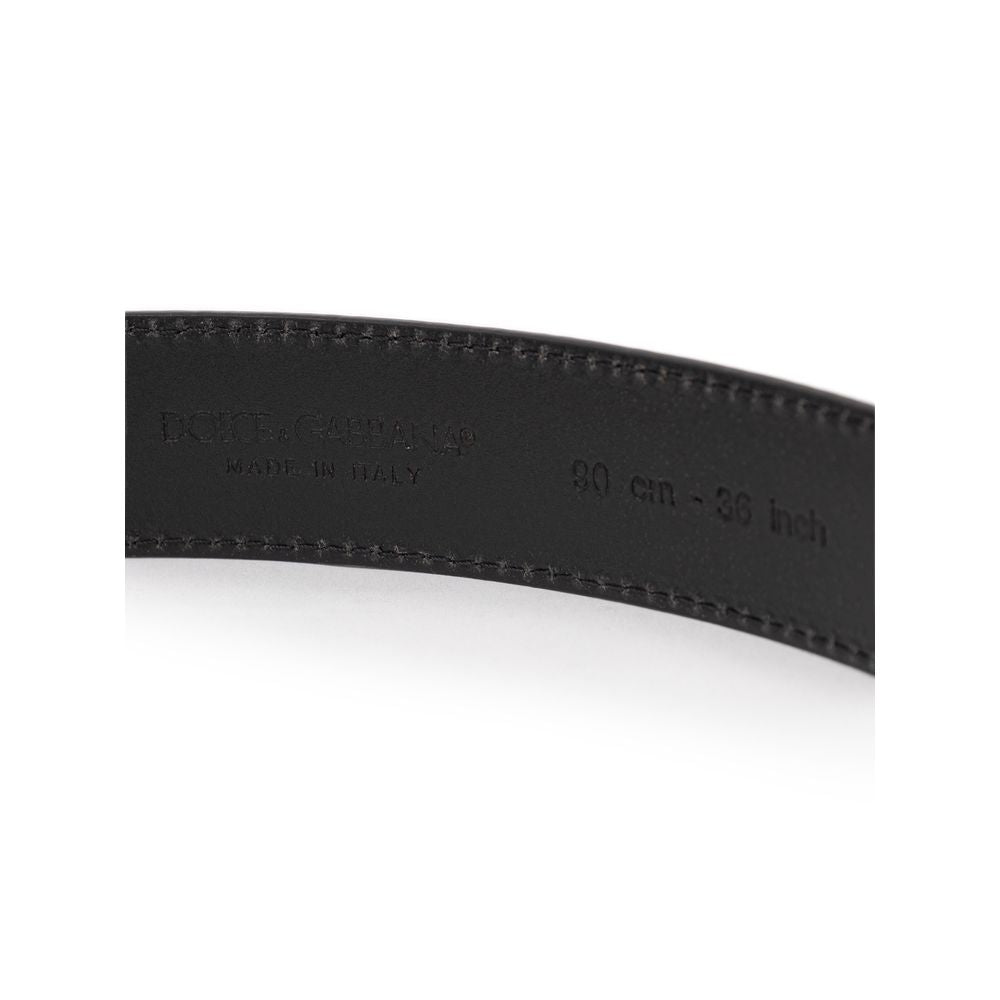 Cinturón de cuero negro