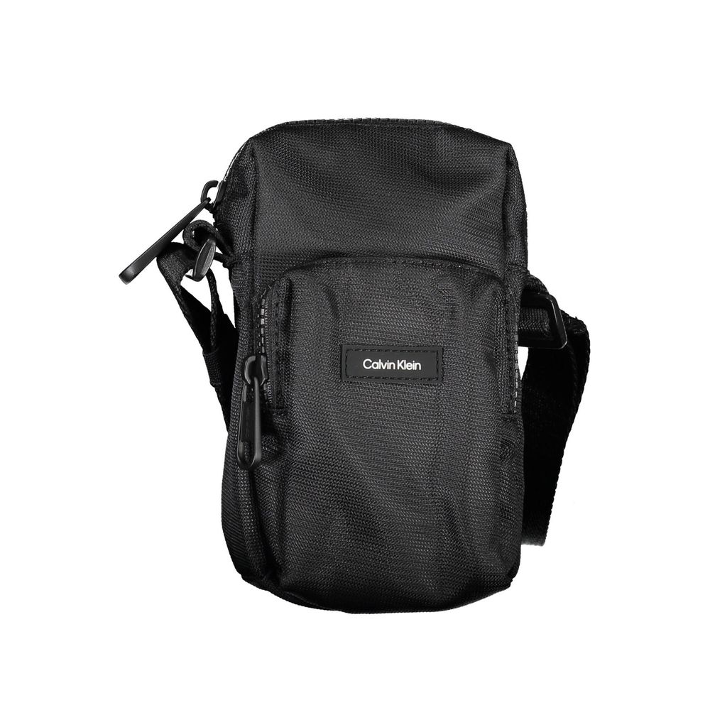 Elegante bolso de hombro negro con detalles chic