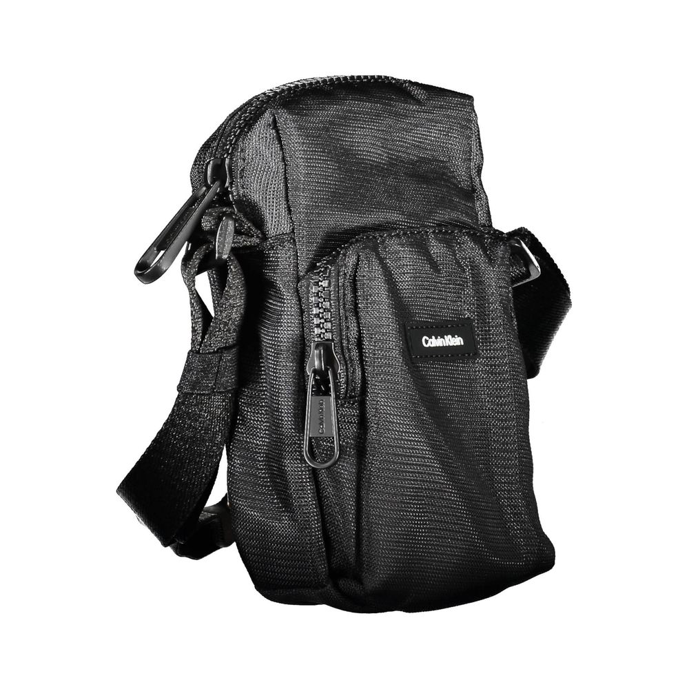 Elegante bolso de hombro negro con detalles chic