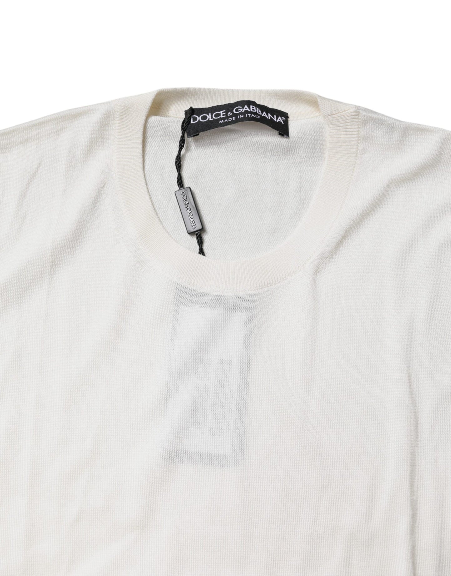 Camiseta sin mangas de seda color crema con cuello redondo